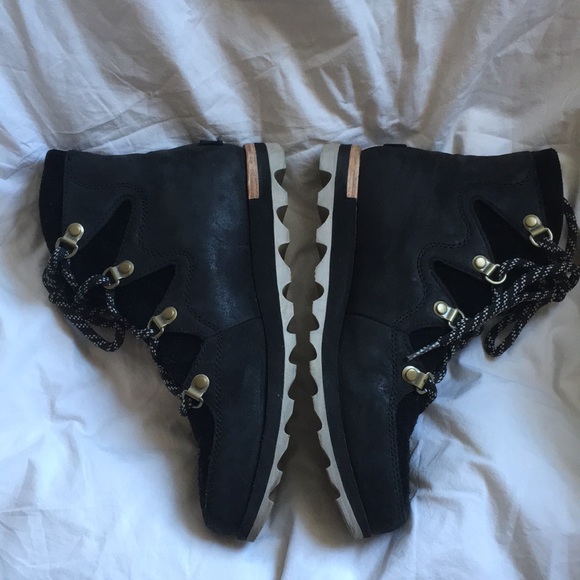 Sorel Sneakchic black ankle wedge boot - 6.5 - Picture 3 of 8